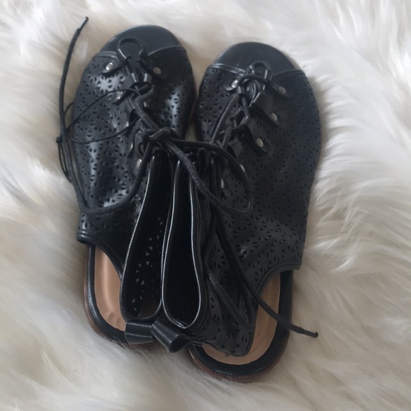 Me Too Gladiator Sandals, Sz 7.5 - Picture 3 of 3